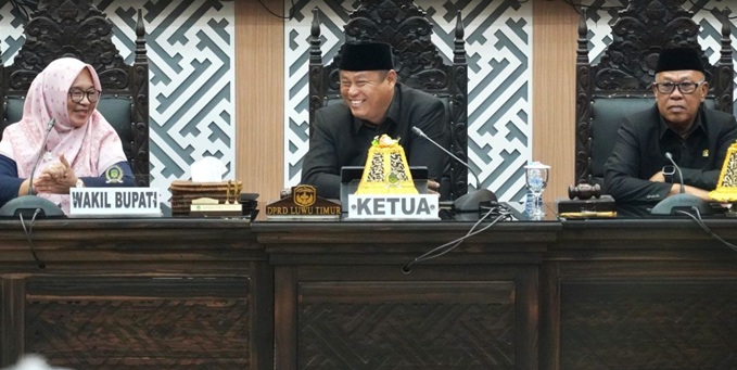 Ober Datte Pimpin Rapat Paripurna DPRD Luwu Timur, Ranperda Perumdam Waemami Disahkan