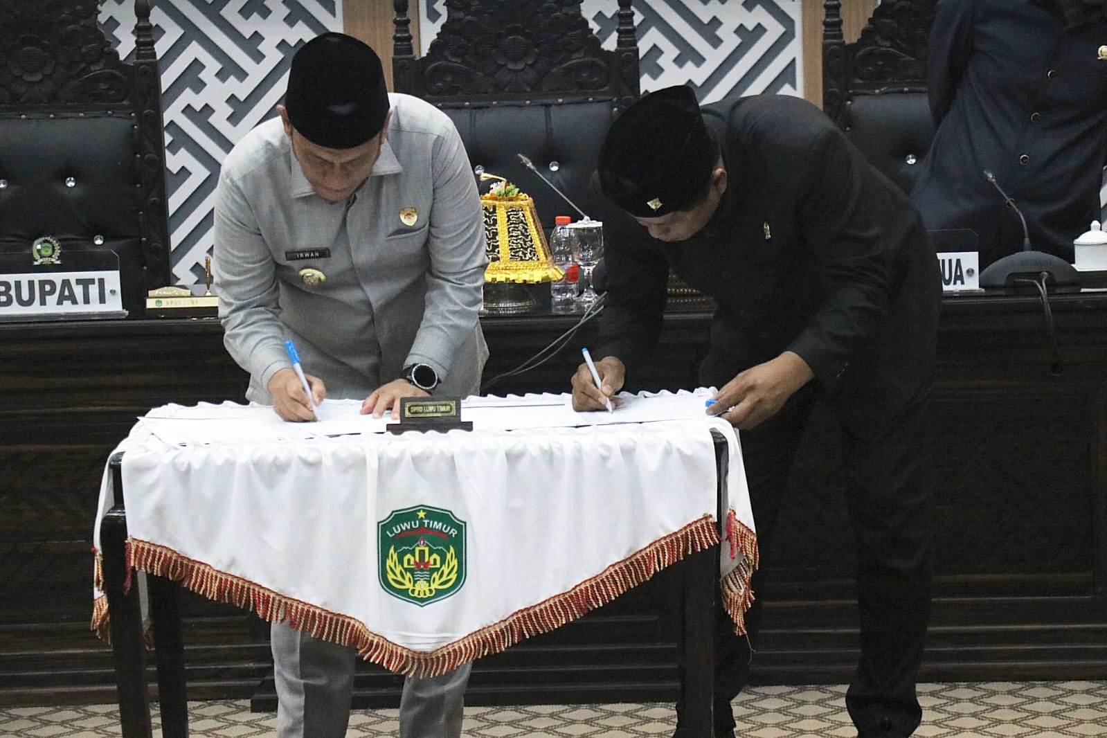 Bupati Dan Ketua DPRD Lutim Tandatangani Kesepakatan Perubahan KUA-PPAS 2026